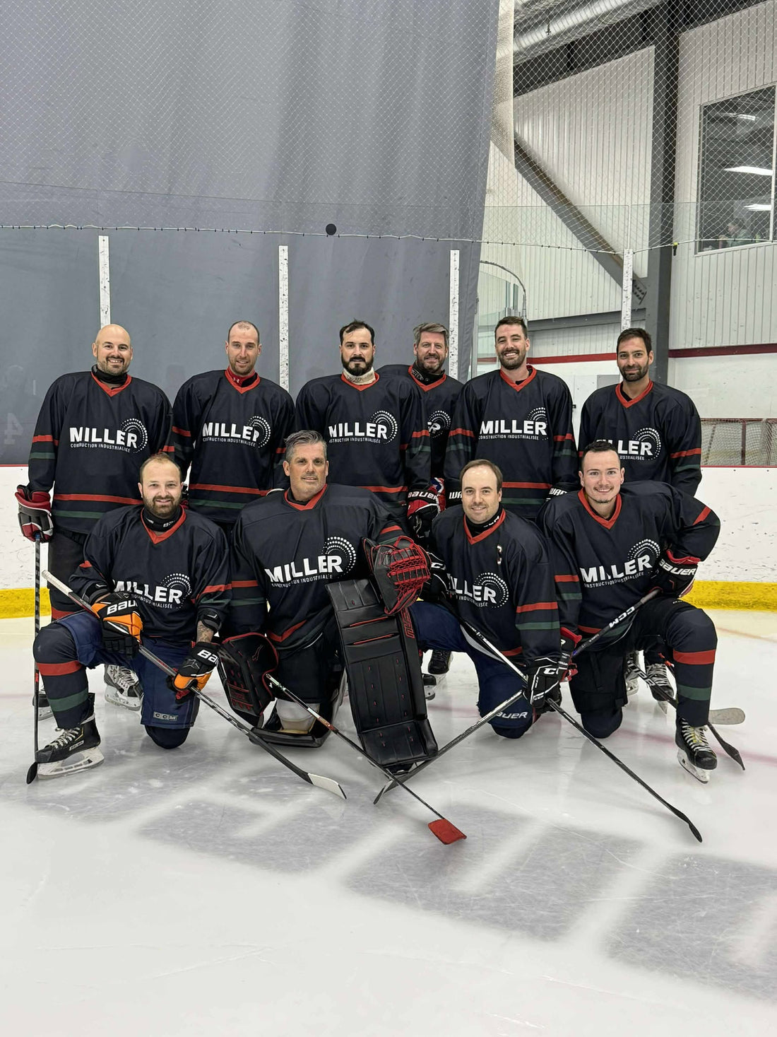 Chandail et bas sublimé pour hockey sur glace!Merci à Miller construction pour la confiance!