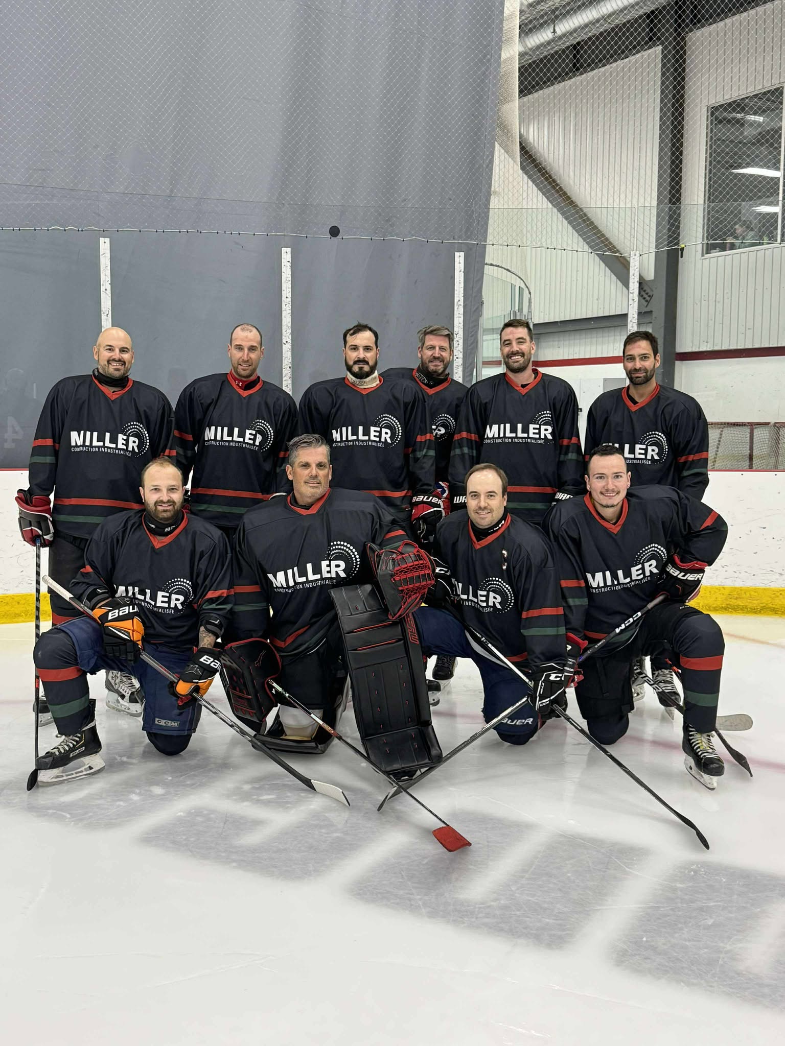 Chandail et bas sublimé pour hockey sur glace!Merci à Miller construction pour la confiance!